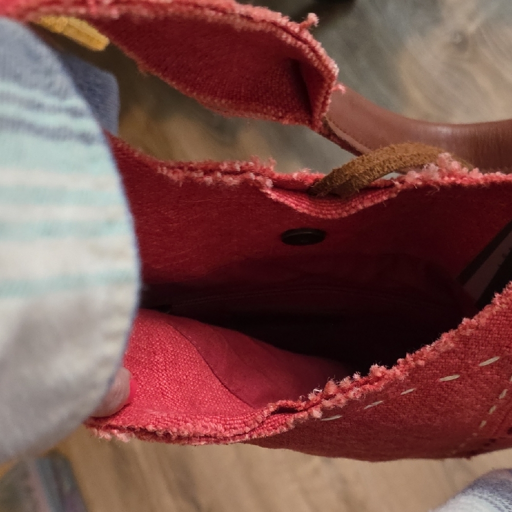Myra Shoulder Bag with Frayed Edges - Picture 6 of 11